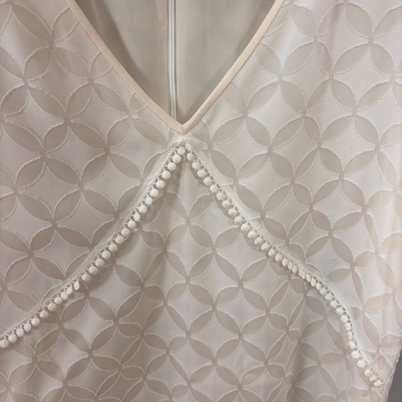 St. John Cream White Geometric Short Sleeve V-Neck Tunic Blouse - Sz Small EUC - Picture 3 of 13